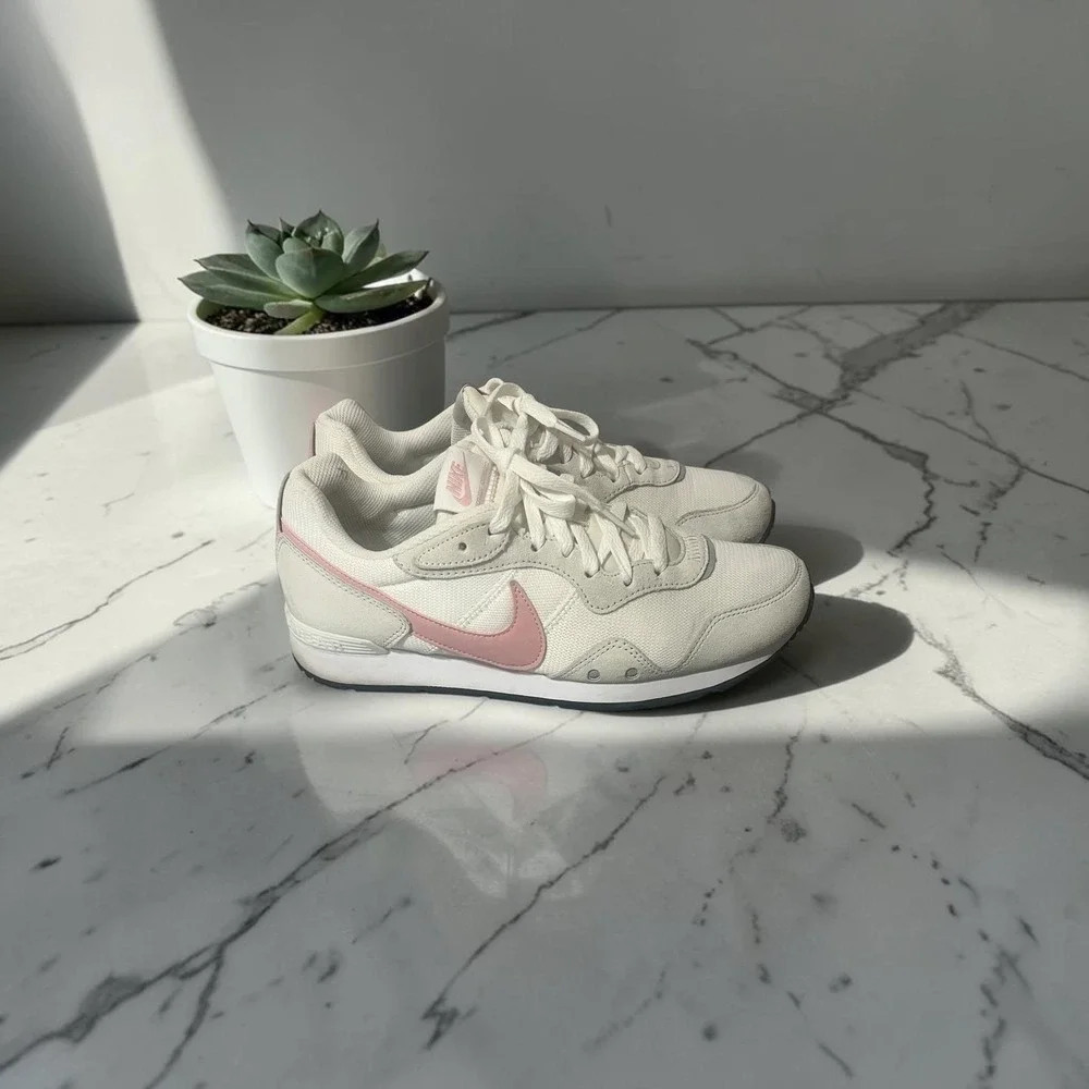 Nike Venture Runner Womens White PinkRetro Mesh Sneaker CK2948-104 Size 10
